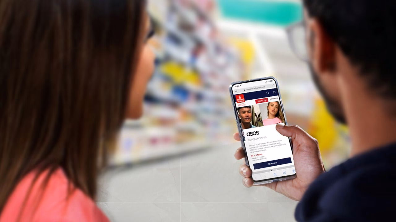 ¿Cuánto valen 10000 millas en Emirates?