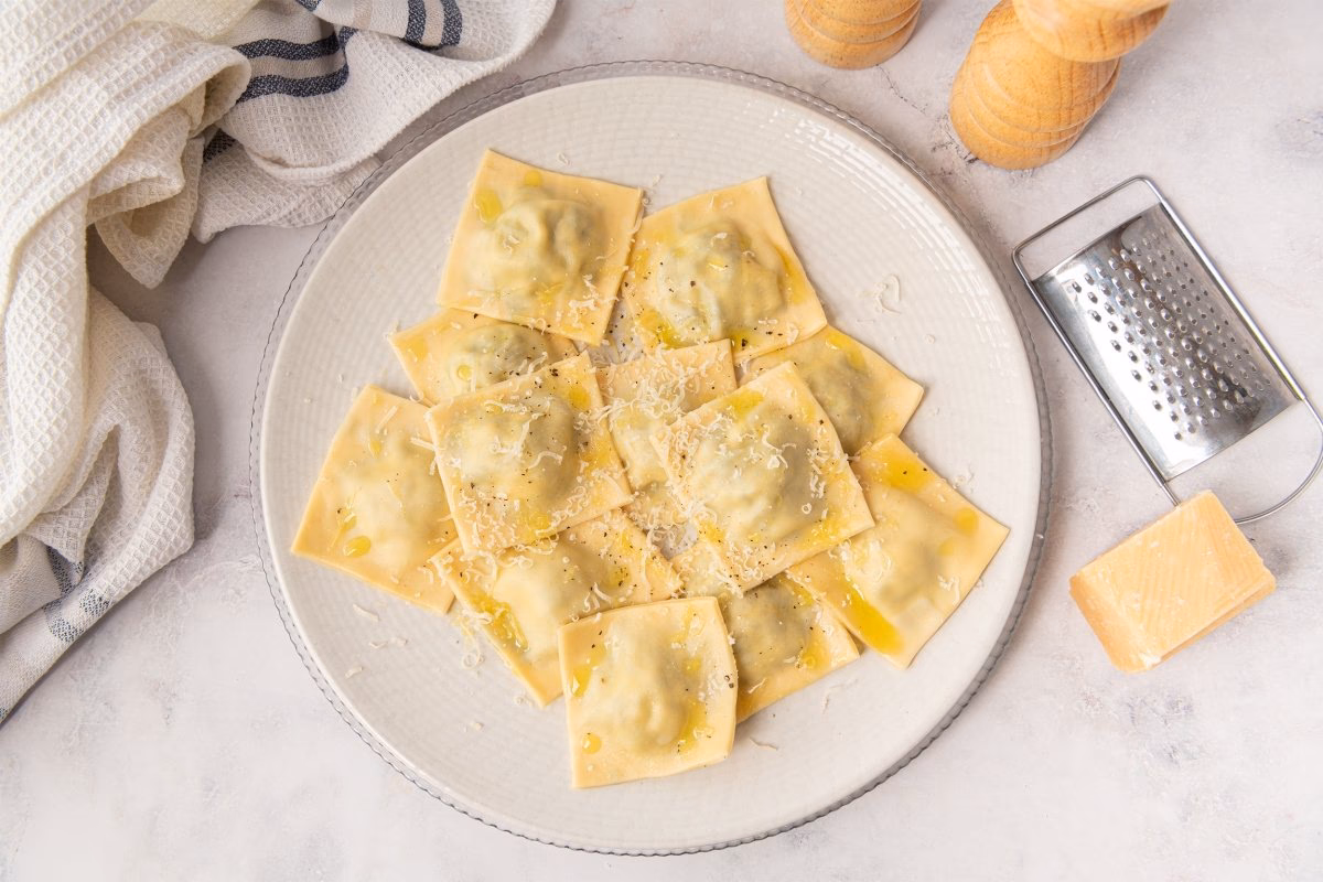 ¿Cómo se calcula la cantidad de ravioles por persona?