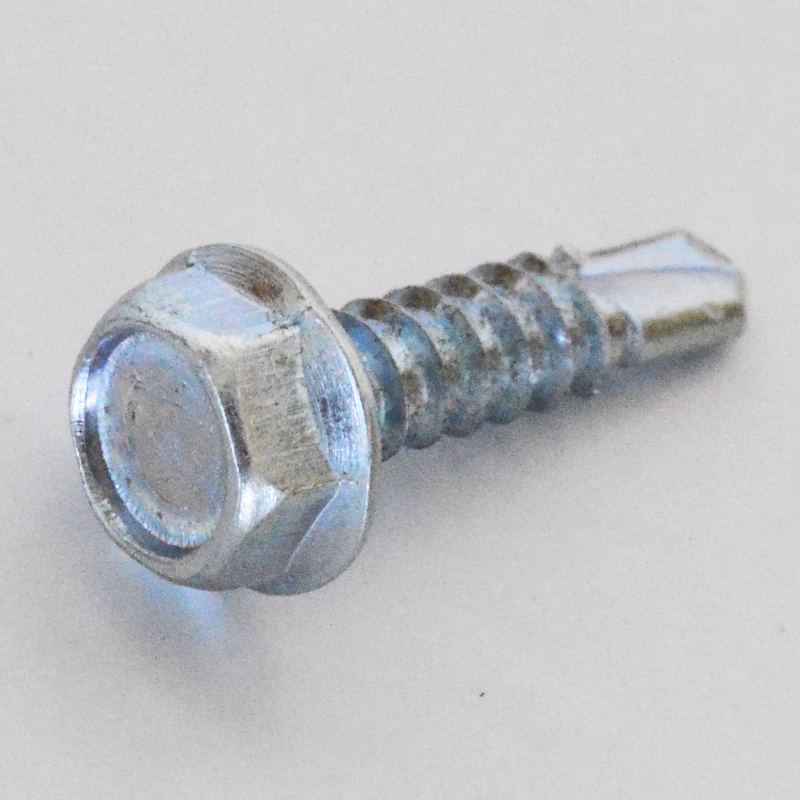 ¿Cuántos tornillos lleva una placa de OSB?