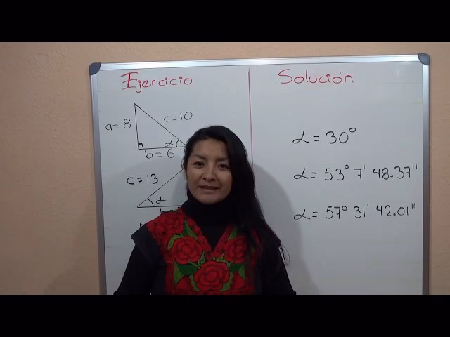¿Cómo se calcula el valor del ángulo alfa en un triángulo?