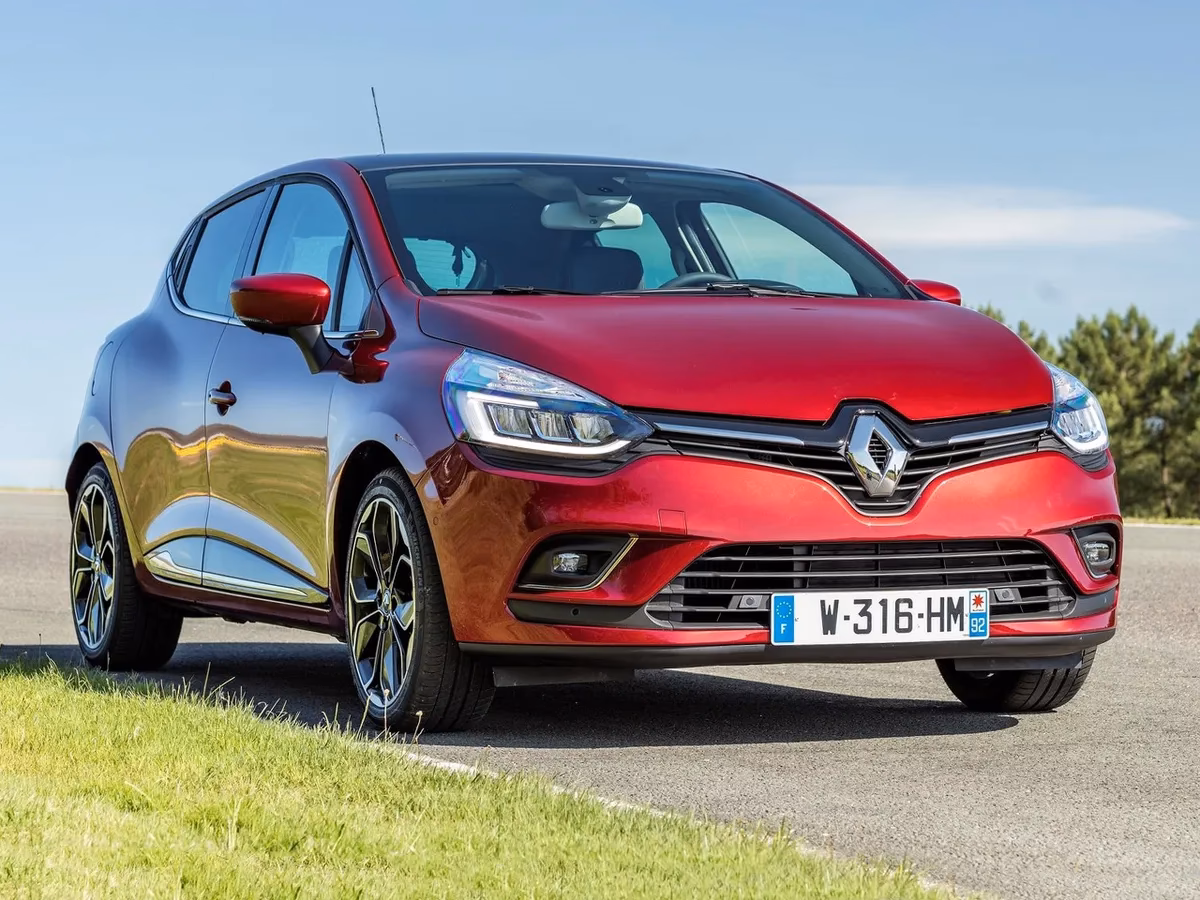 ¿Cuántos kilómetros hace un Clio por litro?