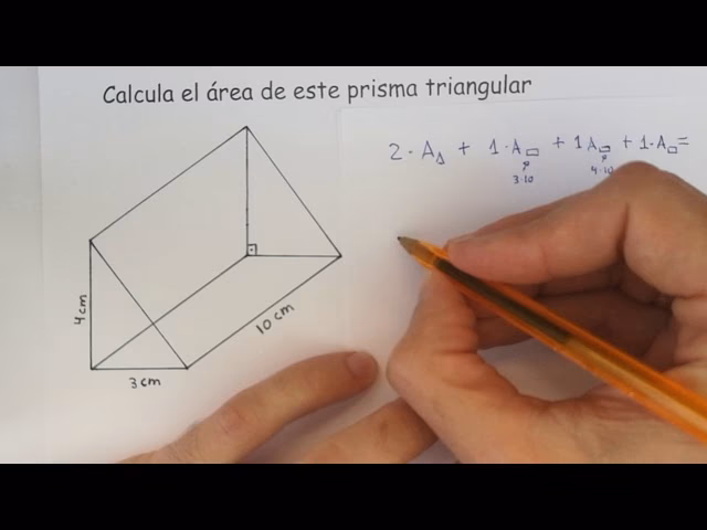 ¿Cuál es la fórmula para el perímetro de un prisma triangular?