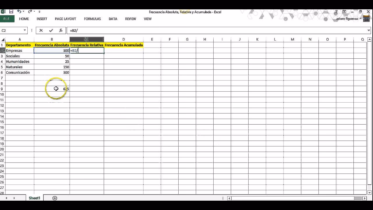 ¿Cómo puedo calcular la frecuencia acumulada relativa en Excel?