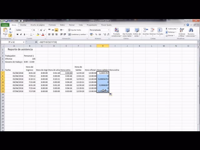 ¿Cómo puedo calcular los minutos de retraso en Excel?