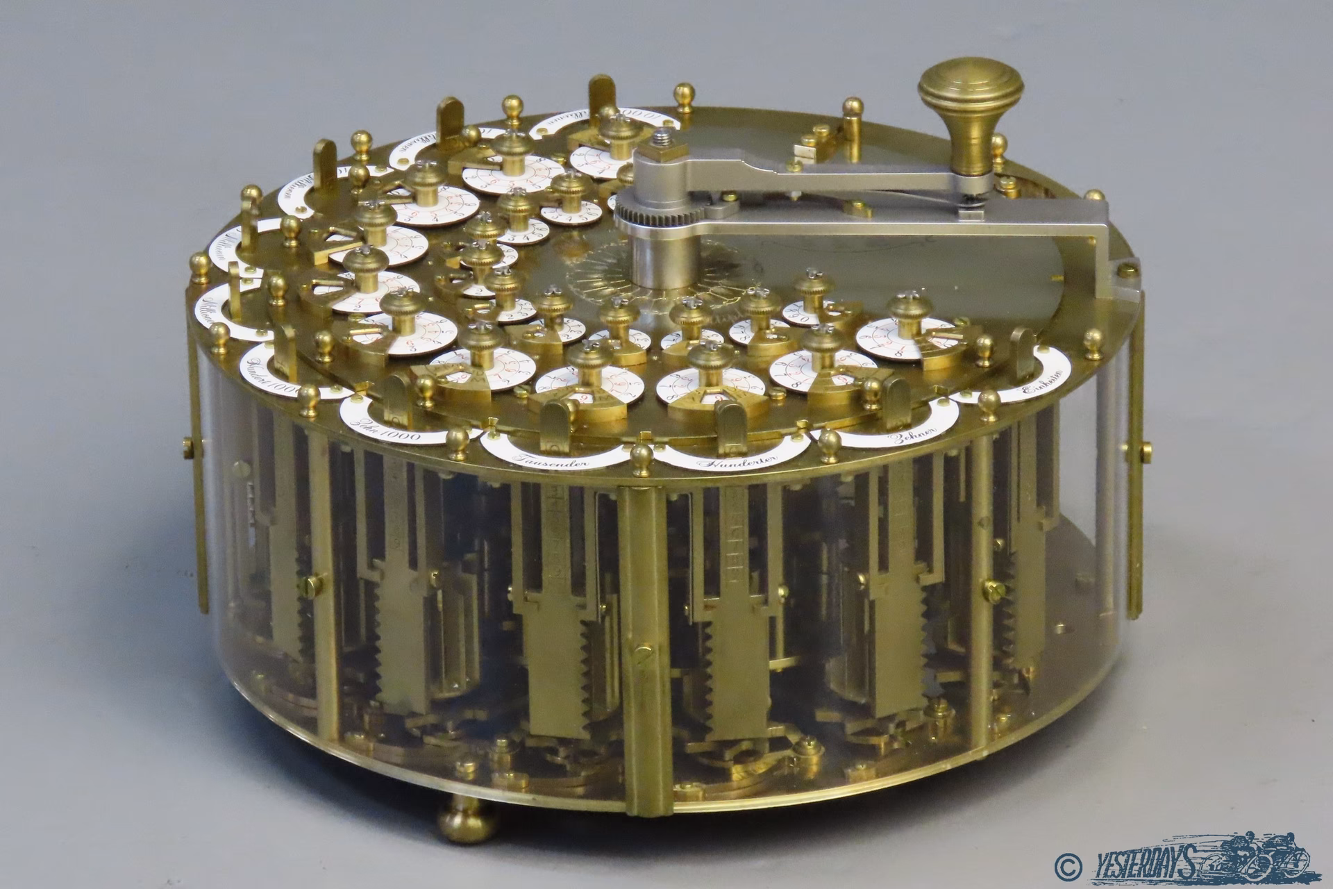 ¿Quién inventó la primera máquina de calculadora mecánica?